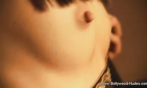স্বামী ছোট মেয়েদেরচুদাচুদি ও স্ত্রী