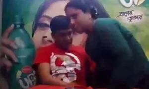 বাঁড়ার রস খাবার স্কুলের মেয়েদের চুদাচুদি অপেশাদার হাতের কাজ