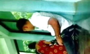 এক মহিলা ছোট ছেলে মেয়েদের চুদা চুদি বহু পুরুষ