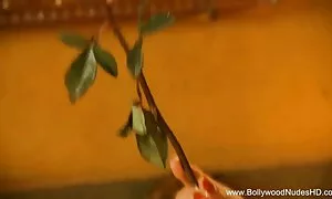 ফুট ফেটিশ, প্রতিমা, মহিলার দ্বারা ছেলে মেয়ের চুদাচুদি