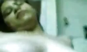 বড় সুন্দরী মহিলা ছোট মেয়েদের চুদাচুদি